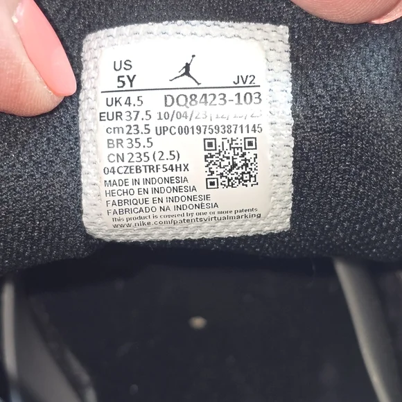 NIKE AIR JORDAN 1 MID WHITE BLACK GREEN GLOW YOUTH SIZE 5 EUC - Picture 6 of 8